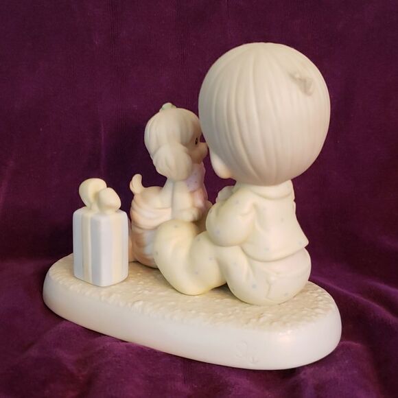 Vintage Precious Moments Porcelain Figurine "The Greatest Gift is a Friend" - Picture 4 of 6
